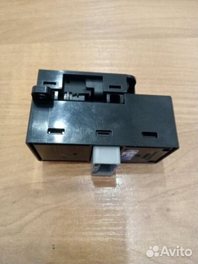 Кнопка стеклоподъемника Honda Accord седан 2009