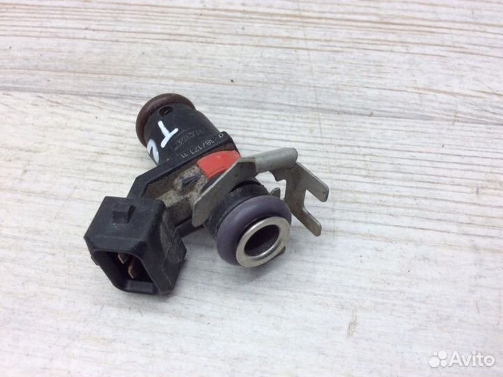 Форсунка инжекторная электрическая Nissan Terrano