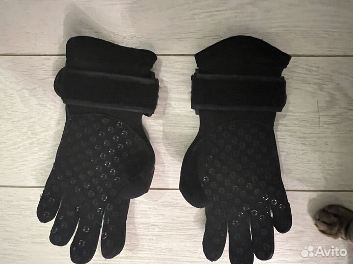 Перчатки для подводной охоты