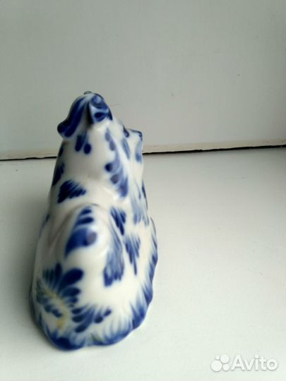 Фарфоровая фигурка Собака с бантиком Гжель