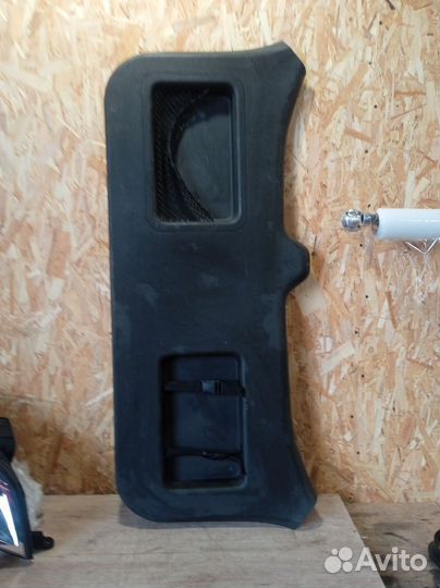 Обшивка двери багажника Nissan Pathfinder