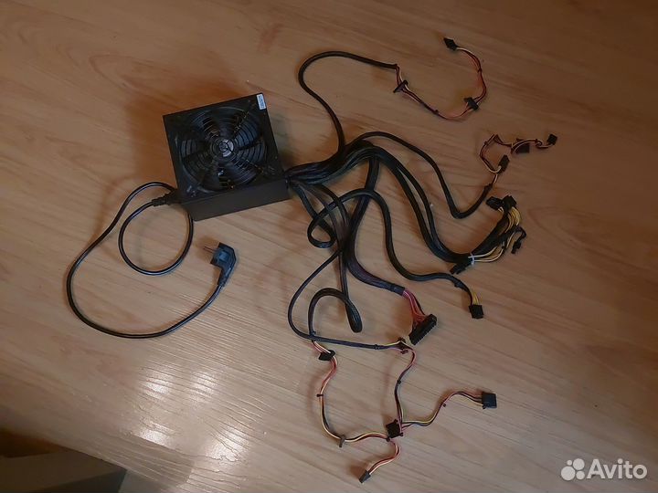 Блок питания 700 Ватт zalman ZM700-LX