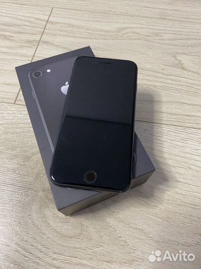 Телефон iPhone 8 64 gb