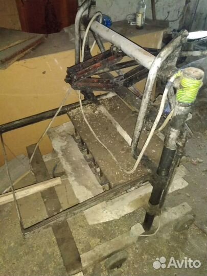 Станок для производства шлакоблоков