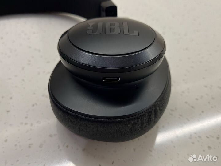 Беспроводные наушники JBL Live 660NC