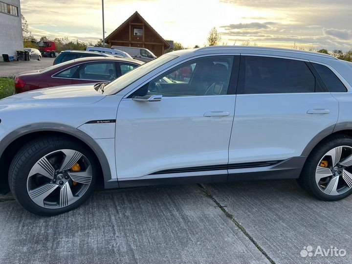 Audi e-tron AT, 2020, 61 000 км