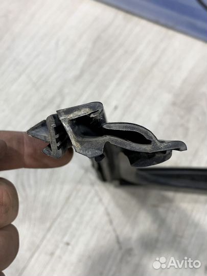 Уплотнитель зад проема стекла двери renault megane