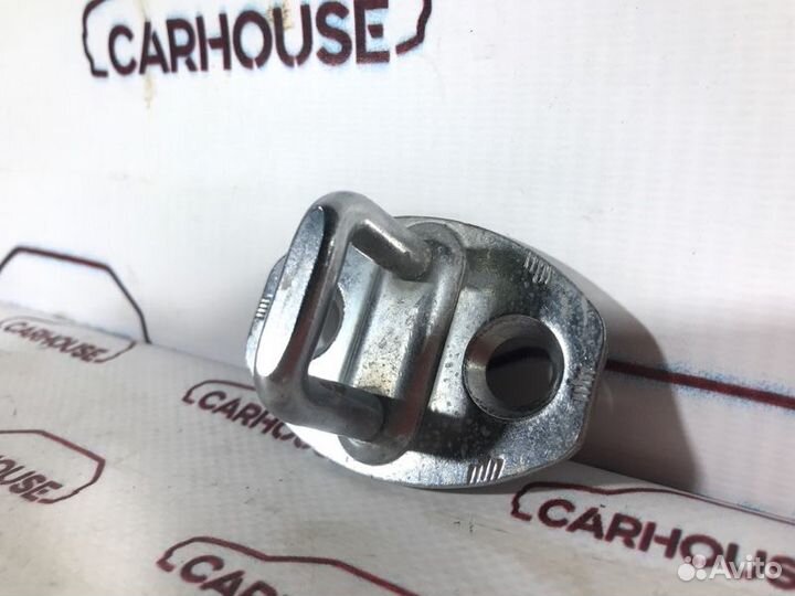 Ответная часть замка двери задняя правая