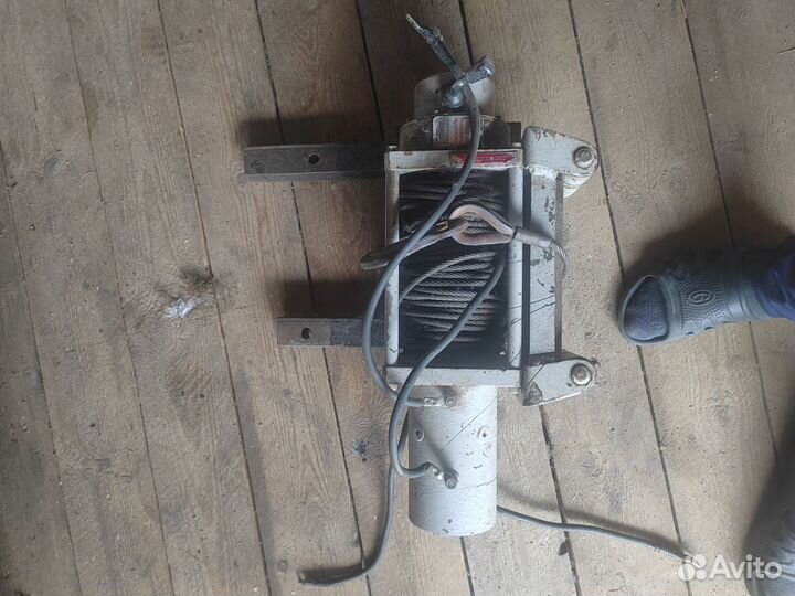 Лебедка электрическая автомобильная