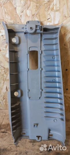 Обшивка стойки Nissan Navara D40