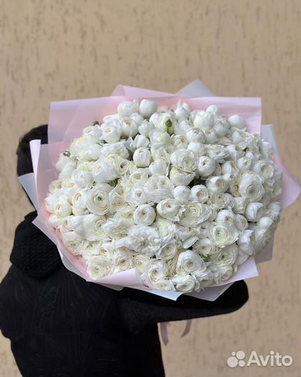 Букет из Ранункулюсов и Пионов Цветы