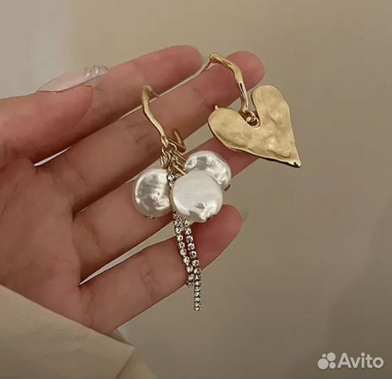 Серьги золотистые ассиметричные с иск жемчугом