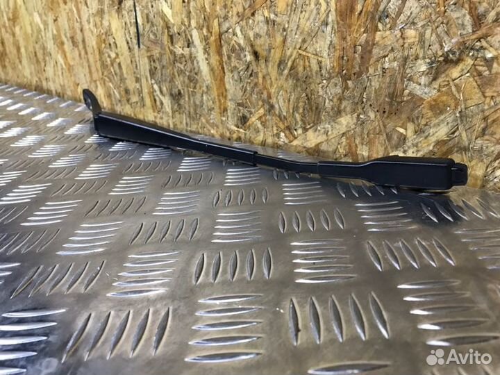 Поводок стеклоочистителя передний левый Renault