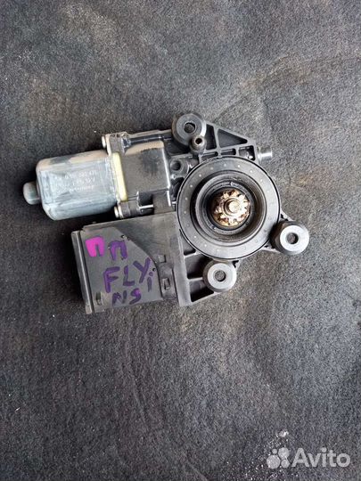 Моторчик стеклоподъемника передний правый Fluence