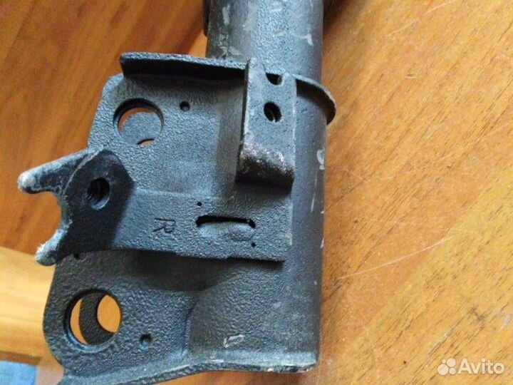 Амортизатор подвески передний правый Honda Cr-V