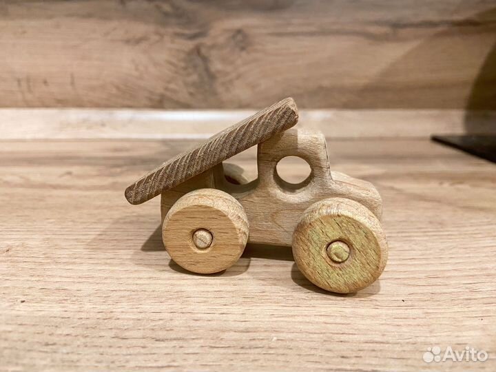 Детская машинка деревянная