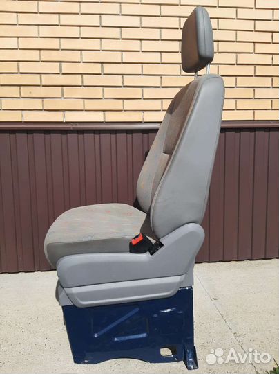 Сиденье пассажирское на VW Crafter 2008