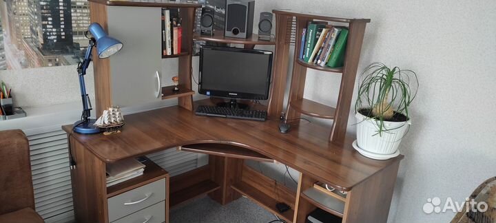 Компьютерный стол