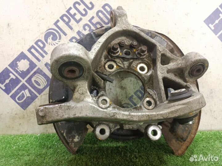 Поворотный кулак задний правый Toyota Mark X седан