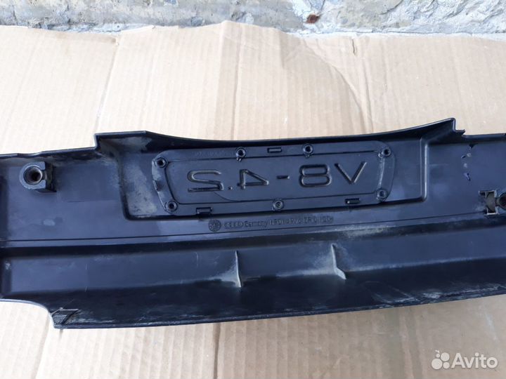 Крышка накладка двс 077 103 925 В Audi A8 D3