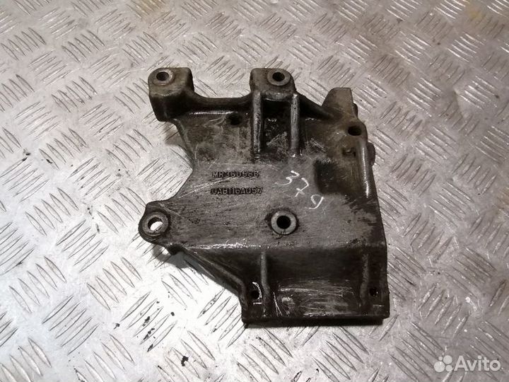 Кронштейн компрессора кондиционера Mitsubishi Lanc