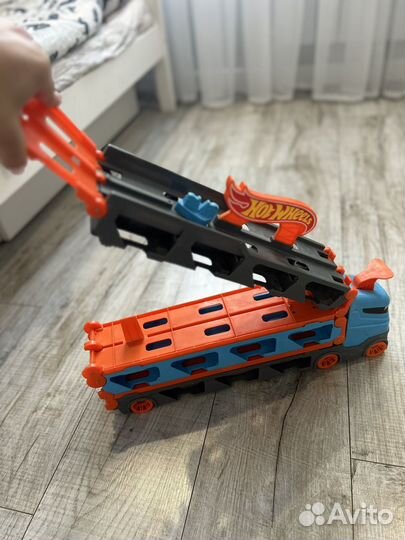 Hot wheels трек парковка