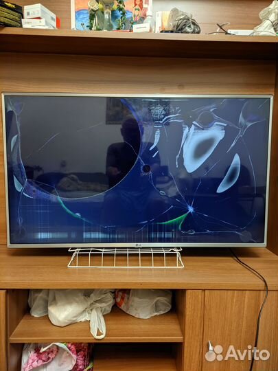 Телевизор на запчасти lg 43uj655v