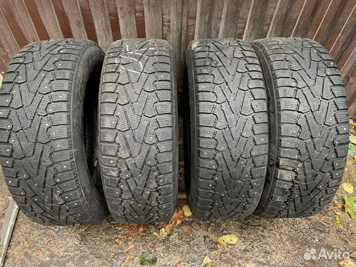Pirelli Ice Zero SUV 215/65 R16