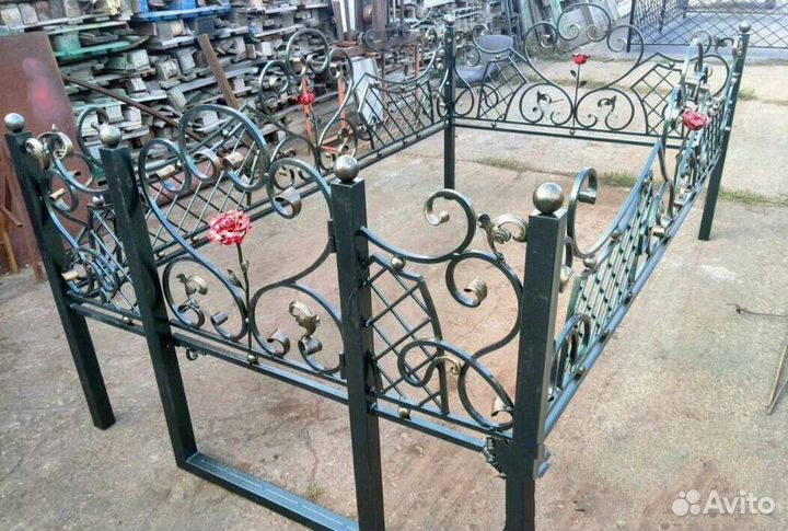 Могильные ограды, таблички