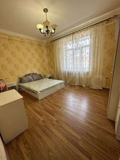 3-к. квартира, 90 м², 1/8 эт.