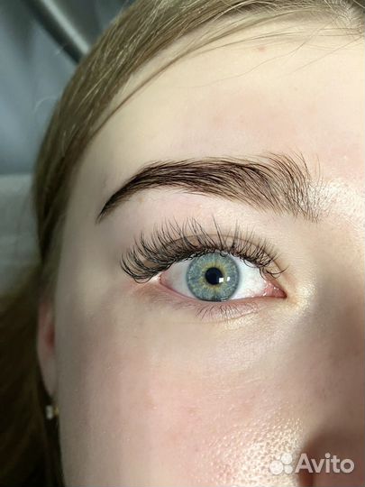 Модель на наращивание ресниц