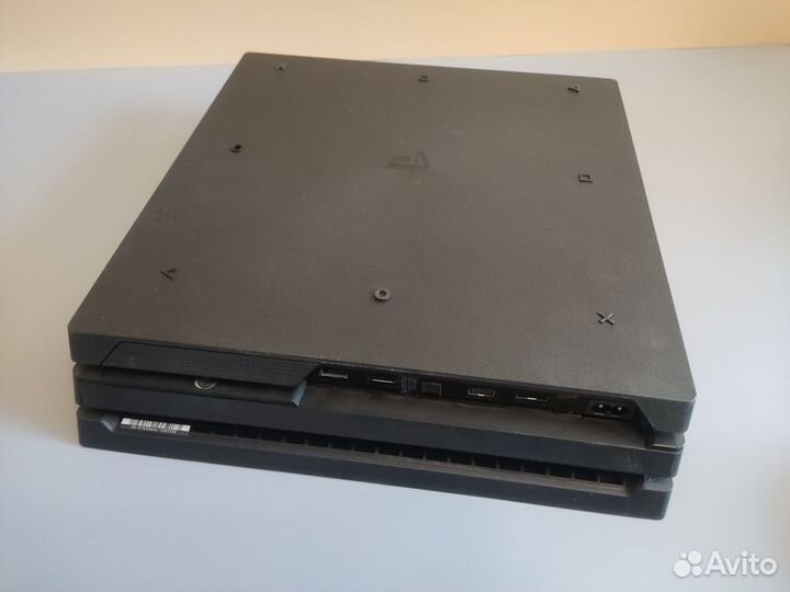 PS4 Pro 1Tb 7208B+2 джоя+400 игр