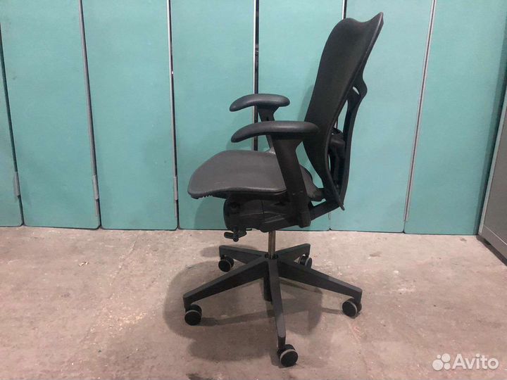 Компьютерное кресло Herman Miller Mirra 2