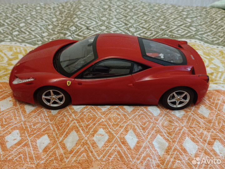Игрушечная машина ferrari