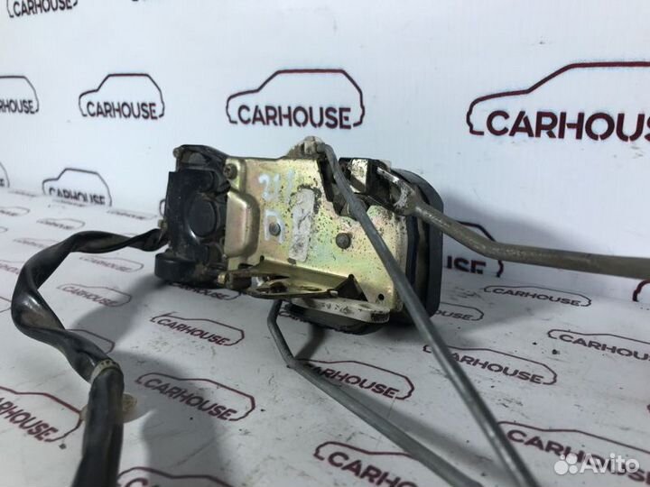 Замок двери передний правый Mitsubishi Chariot 2.4
