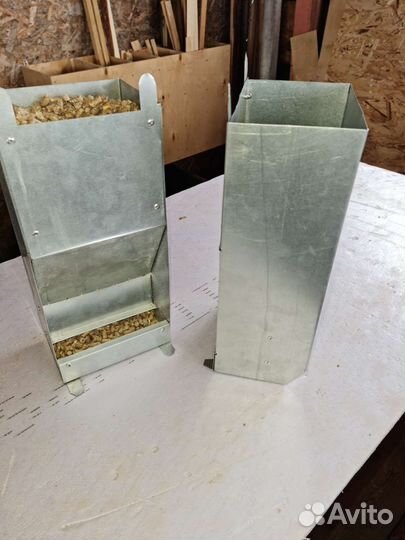 Кормушка бункерная для кролика, кур итд