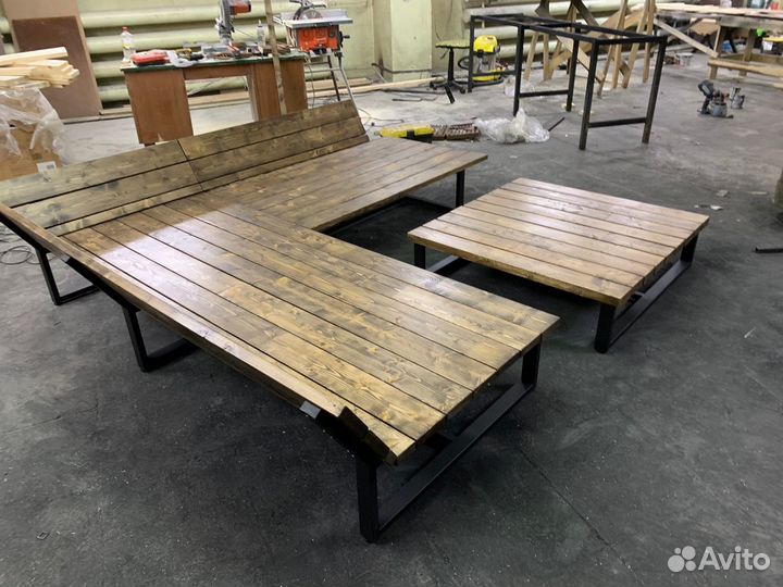 Мебель для сада из металла и дерева