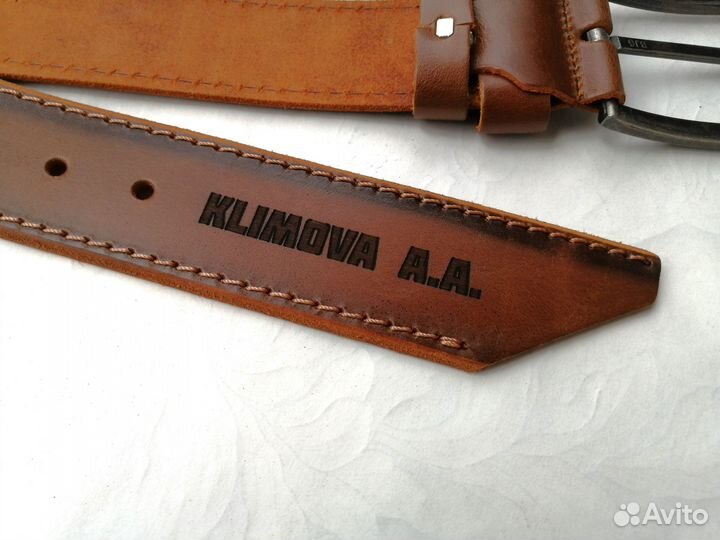 Мужской кожаный ремень с гравировкой