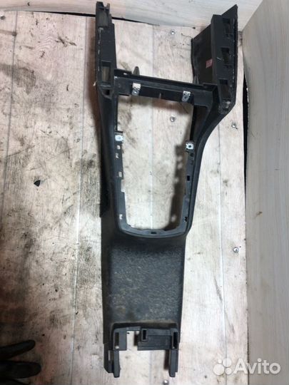 Консоль между сидений Skoda Octavia A4 Tour 1.4