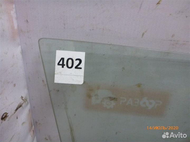 Стекло двери переднее правое Mazda Demio DW B3