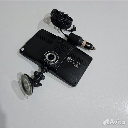 Автомобильный навигатор - видео регистратор