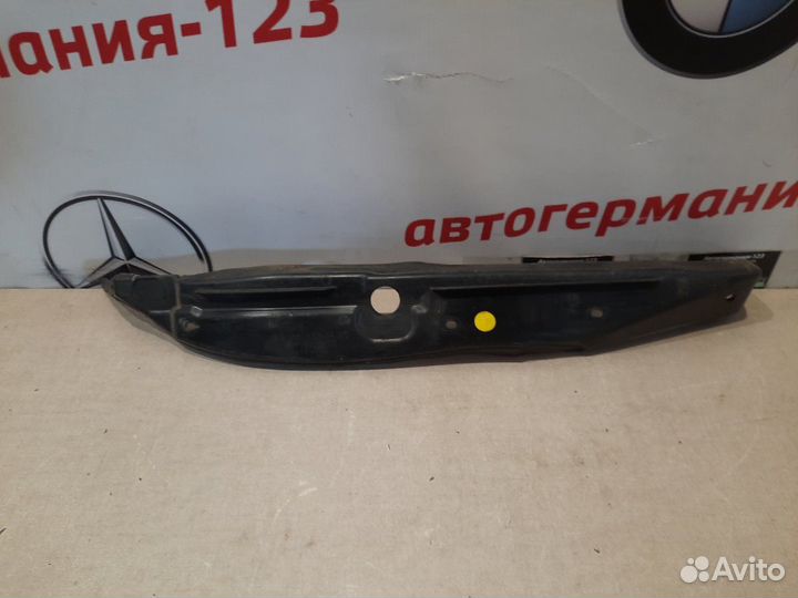 Пыльник крыла передний правый Mercedes E350 W211