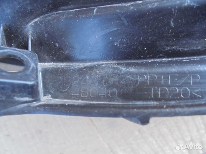 Спойлер переднего бампера правая часть Lexus RX 4