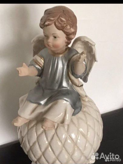 Ангел на шаре Германия