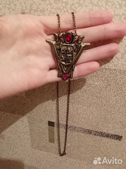 Кулон Вольтури из 