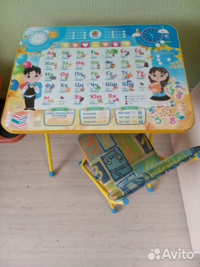 Детский стол со стулом