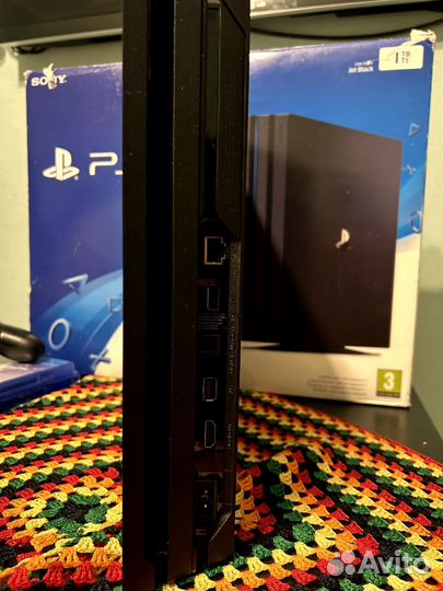 Sony playstation 4 PS4 pro 1tb с играми