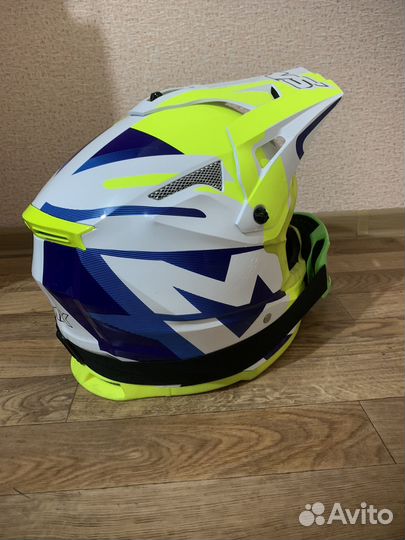 Кроссовый шлем