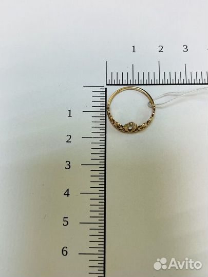 Кольцо с природным камнем Золото
