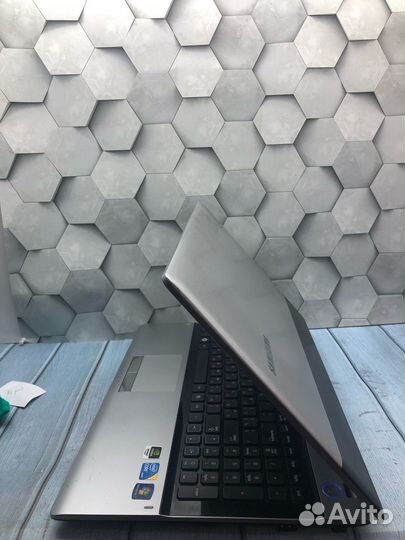 Ноутбук Samsung i3 M380 / GT-525M 1GB